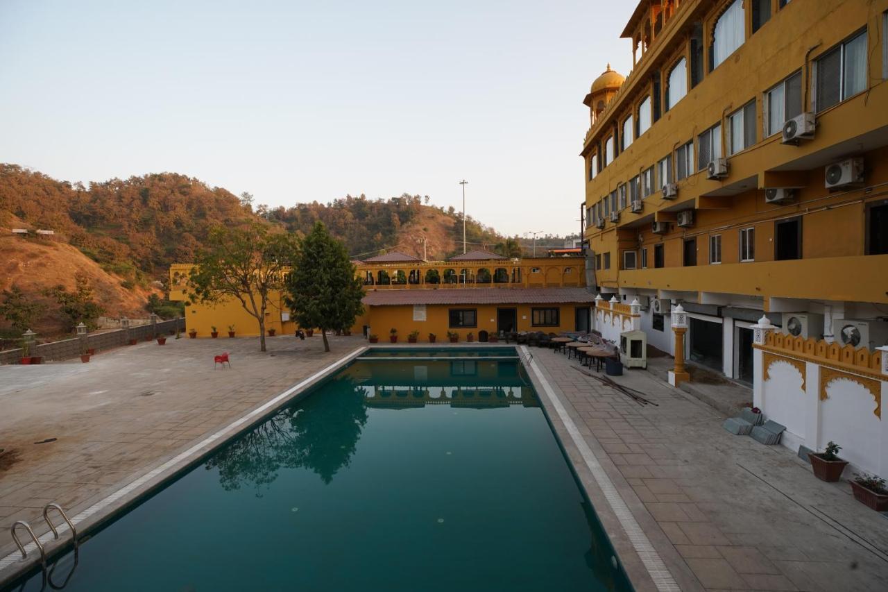 Rawla Ratanpur Hotel Bechiwāra Exterior foto