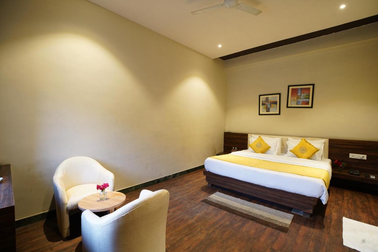 Rawla Ratanpur Hotel Bechiwāra Exterior foto